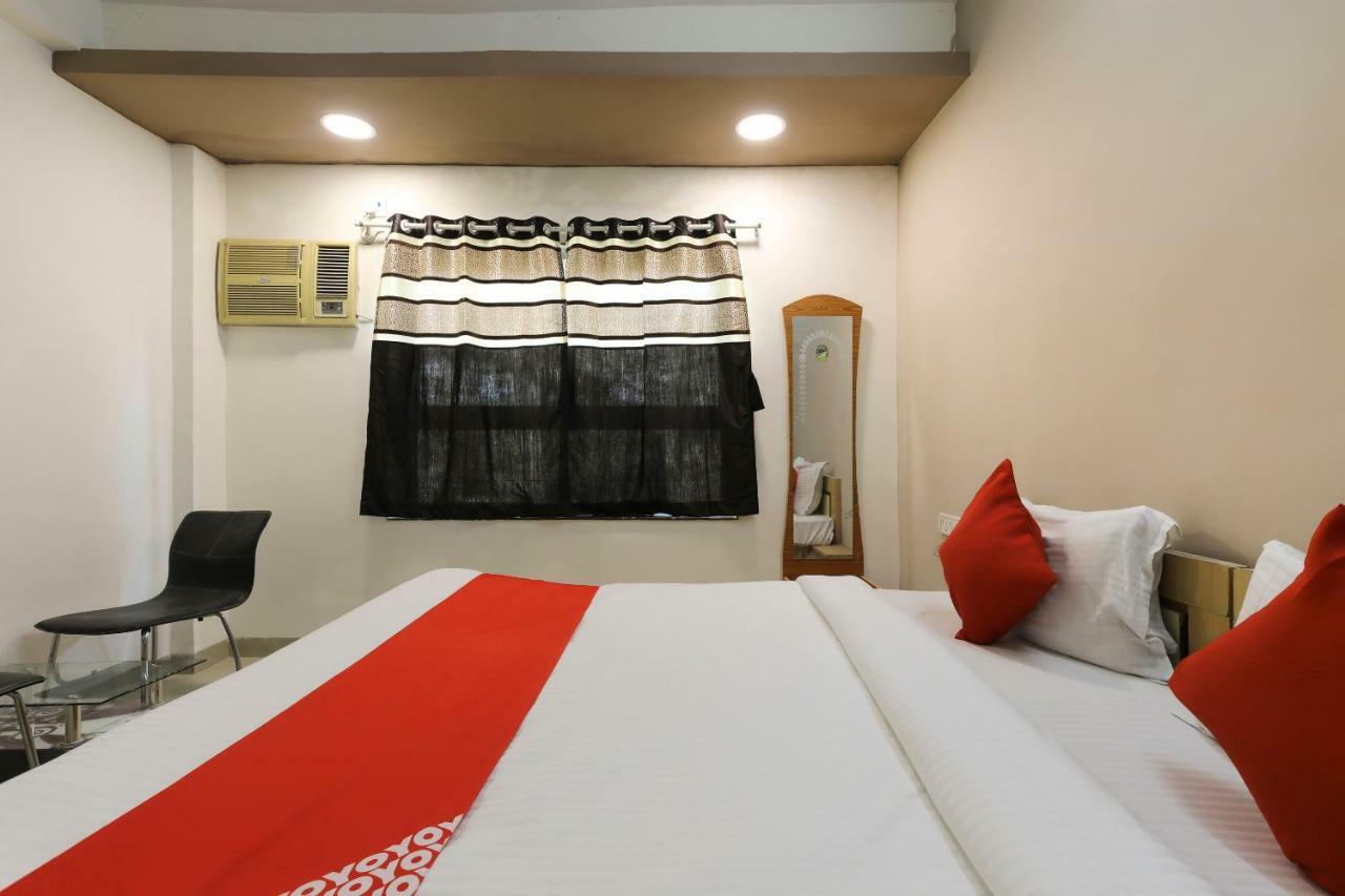Oyo 43851 Hotel Virasat Māndu Exterior foto