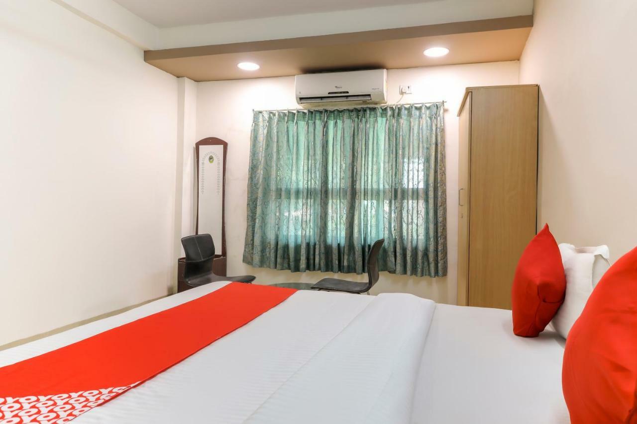 Oyo 43851 Hotel Virasat Māndu Exterior foto