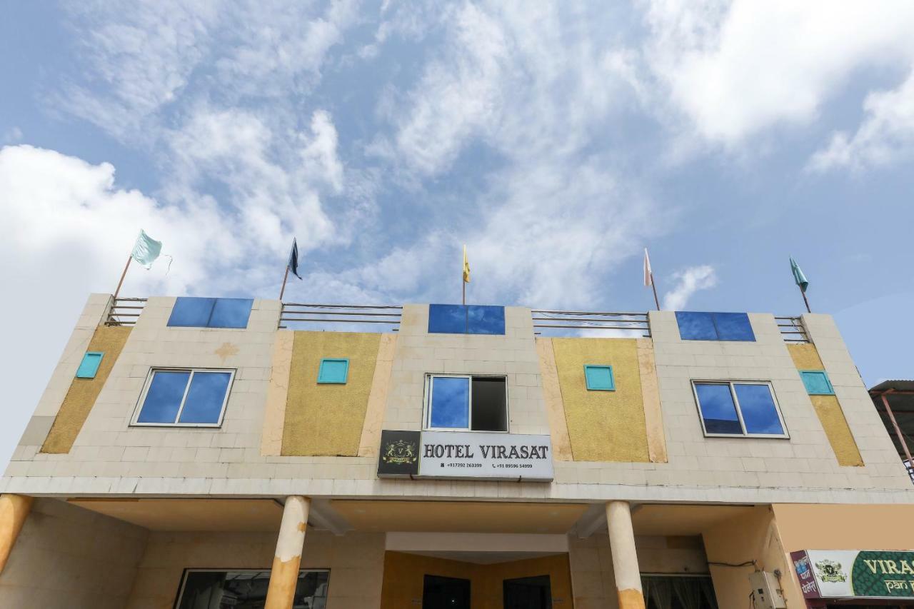 Oyo 43851 Hotel Virasat Māndu Exterior foto